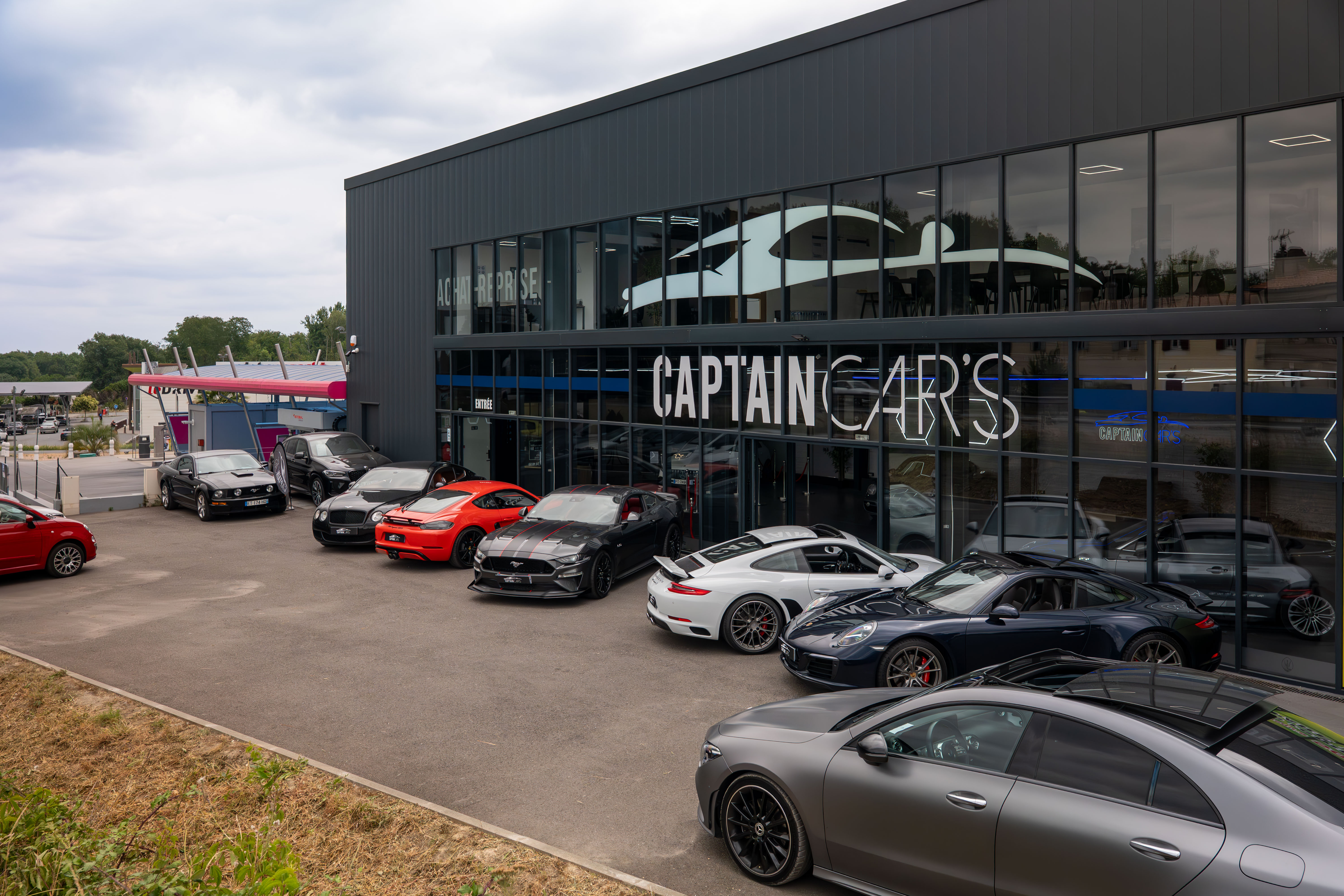 Captain Car's - Rive Droite Devanture.jpg Captain Car's - Rive Droite Devanture.jpg